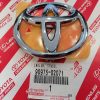 آرم عقب وسط صندوق کرولا 08 و 14 و RAV4 - 13 فابريک